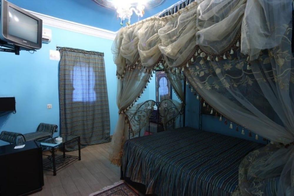 listing card gallery