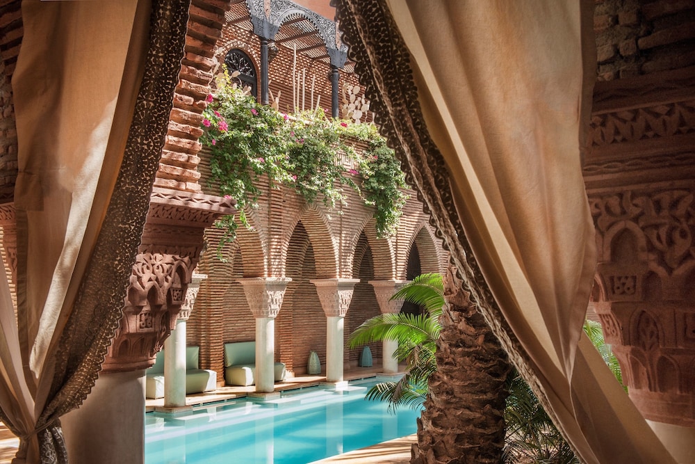 listing card gallery