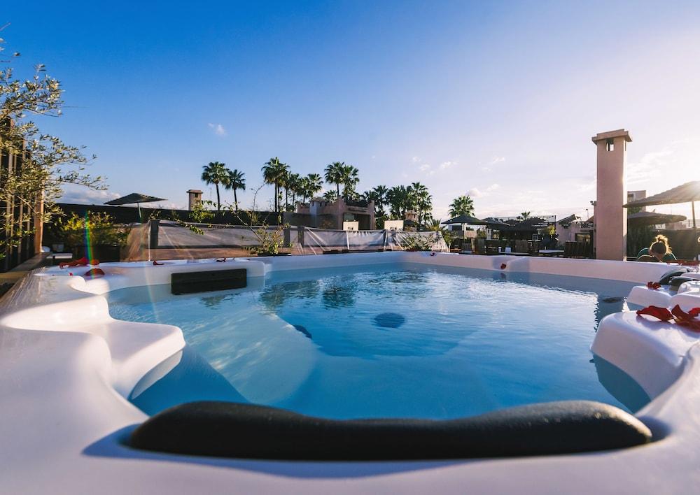 listing card gallery