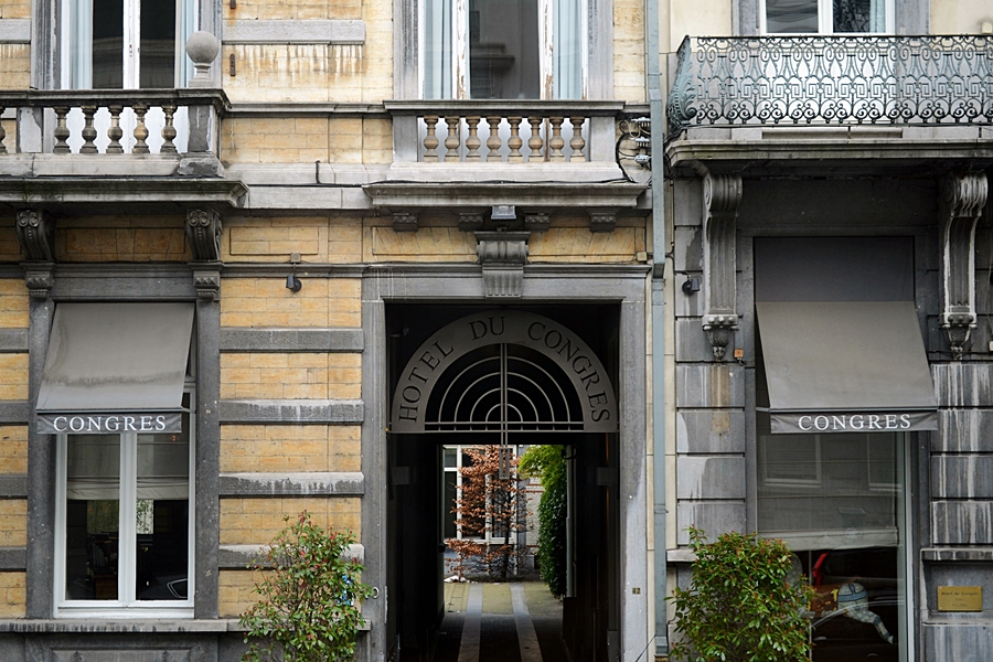 listing card gallery