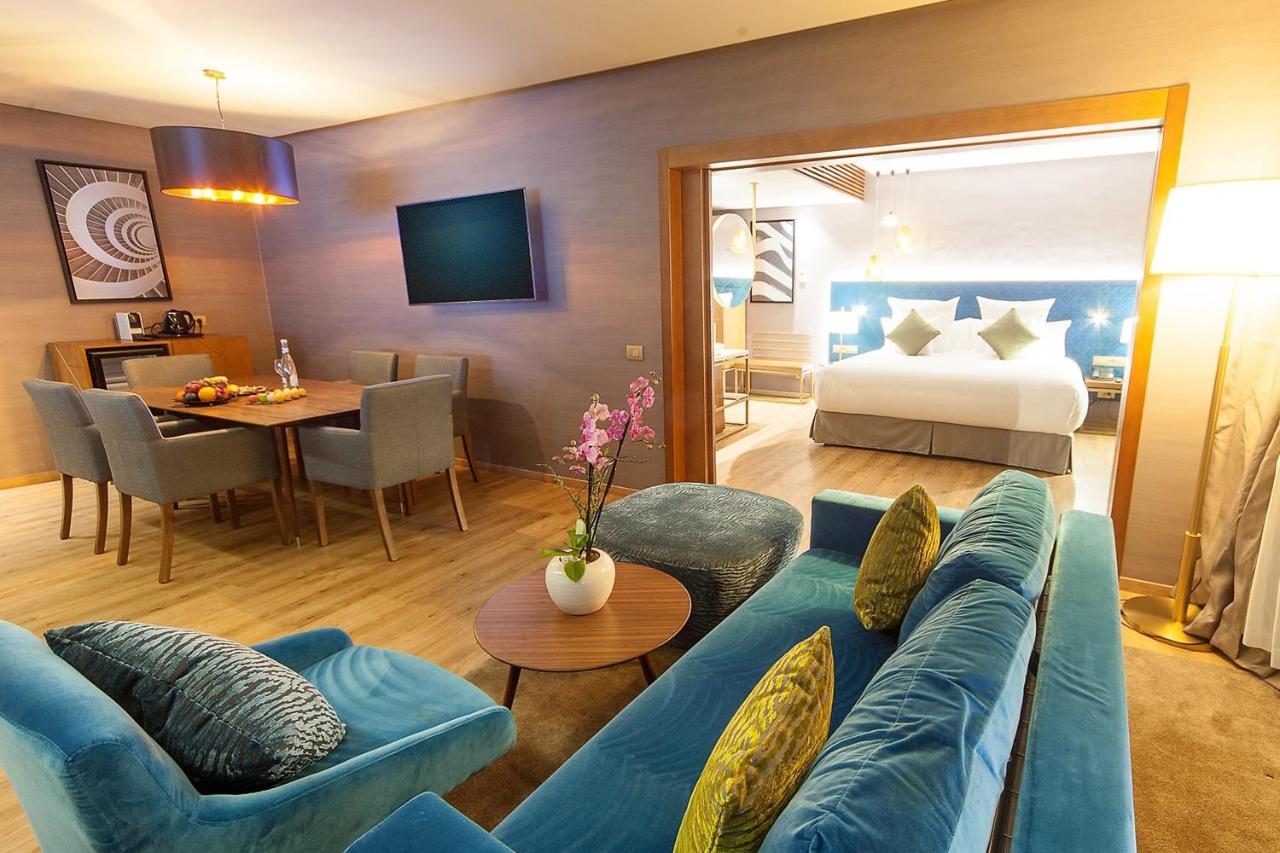 listing card gallery