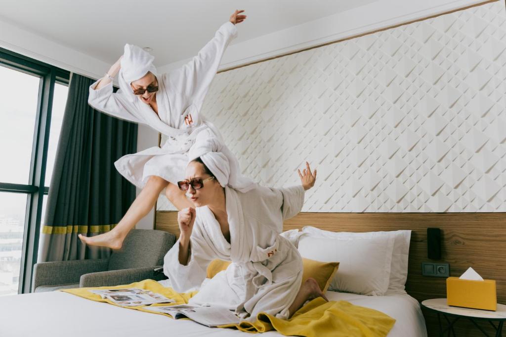 listing card gallery