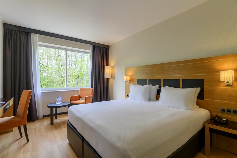 listing card gallery