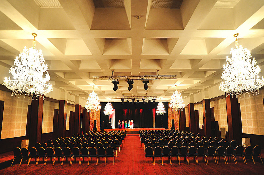 listing card gallery