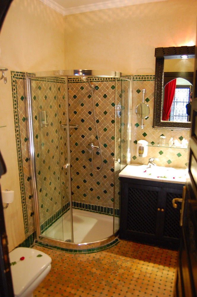 listing card gallery