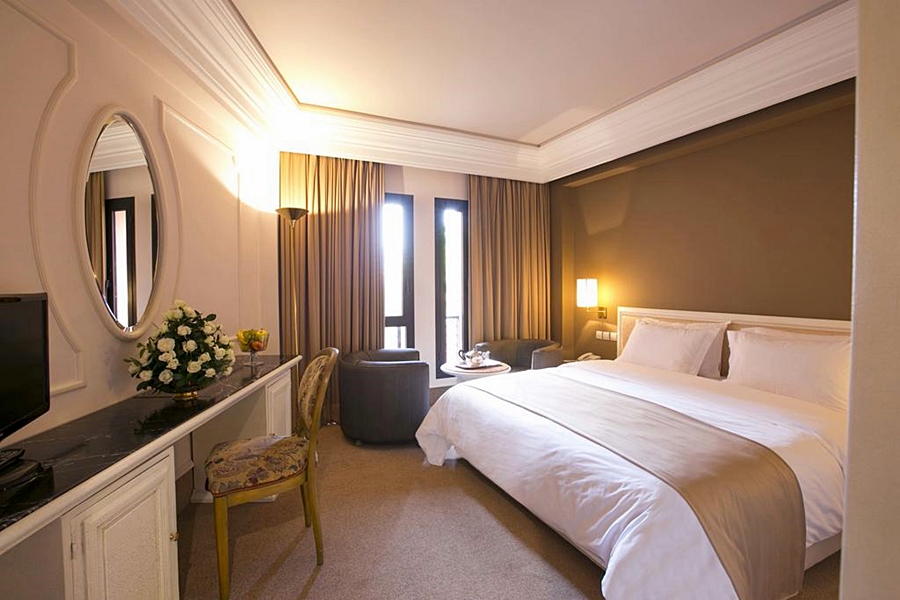 listing card gallery